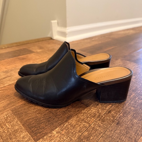 Vionic Claremont Block Heel Mule -Size 7 -Black - Picture 2 of 7